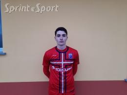 In 10 per 70 minuti, ma il portiere fa tre miracoli per difendere il pareggio