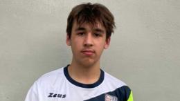 Dalla porta all'attacco: il portiere classe 2005 colpisce una clamorosa traversa, poi la risolve il bomber