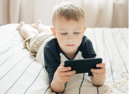 Il mondo dei giovani e l'influenza dei media. L'importanza dell'esempio degli adulti