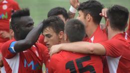 Subiscono un gol all'incrocio dei pali, poi ne fanno tre e ribaltano la sfida