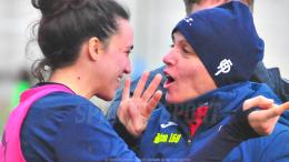 Giocano in 10 per più di un'ora e vincono 4-0 nello scontro diretto