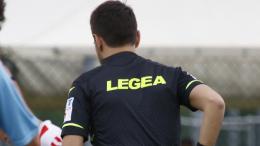 L'arbitro prende e se ne va a 3 minuti dalla fine: squadre sbigottite