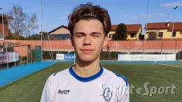 Una doppietta del fantasista mantiene la squadra in scia della prima in classifica