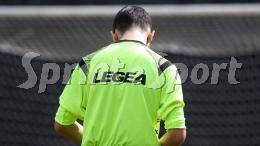 Bottiglietta in testa al guardalinee: la sentenza fa discutere