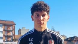 Il portiere insuperabile che si sdoppia ogni weekend: ha subito solo 3 gol ed &egrave; titolare anche in Primavera