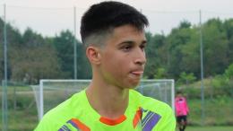 Il 2004 viene messo titolare e segna un gol dietro l'altro, il paese di 3000 abitanti sogna