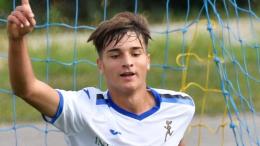 Compie 16 anni, rifiuta due proposte dall'estero e firma per una big di Serie A: «Questa è casa mia»