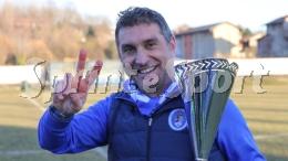 L'eroe della storica coppa esonerato a sorpresa a novanta minuti dalla fine del campionato