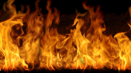 Vincono il campionato e bruciano la maglietta degli storici rivali