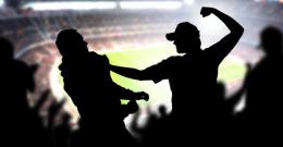 Follia in pieno giorno, giocatori aggrediti con spranghe e bastoni