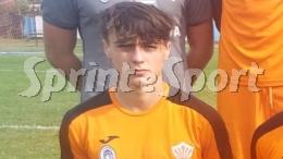 A 16 anni gioca tutte le partite da titolare e ora è 1° con la squadra che sorprende tutti