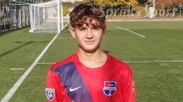 Il capitano lascia tutti di stucco con una tripletta di gran classe: l'onda rossoblù è inarrestabile 