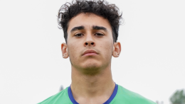 Il dottore gli aveva detto di smettere: dopo due interventi alle ginocchia torna a giocare e vince trofei su trofei
