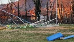 Raffiche di vento oltre i 200 all'ora, società in ginocchio alle porte di Natale