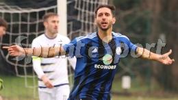 È la finale più assurda della storia: sei rigori sbagliati, una perla al volo e una di tacco allo scadere