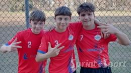 Segna di controbalzo da 30 metri e il rigore della gloria: il classe 2009 decide il duello titanico