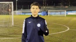 Il classe 2008 è il Re delle doppiette: quattro gol in due partite fanno tremare tutte le big