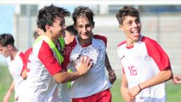 8 squadre in corsa  per il titolo, ma davanti a tutti c'è la sorpresa del campionato