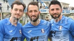 È l'attaccante dell'anno: lascia la capolista a dicembre e porta la sua nuova squadra al 1° posto 