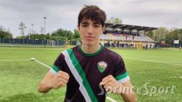 Fa il terzino, ma all'ultimo secondo regala un sogno: sale in area e segna il gol salvezza