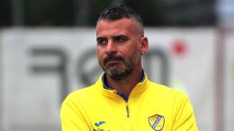 &Egrave; l'uomo dei miracoli: prende una squadra senza speranze e la porta ad un passo dalla finale Scudetto