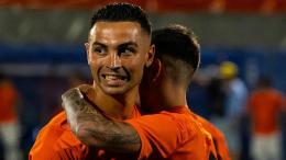 Da mani nei capelli! Una rimonta irreale e la tripletta del portiere mandano internet in tilt