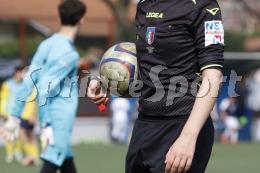 Viene espulso e rifila due pugni all'arbitro, un'altra partita sospesa per violenza