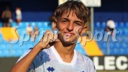 A soli 17 anni debutta in Serie C e ci mette solo 35 minuti per segnare il suo primo gol