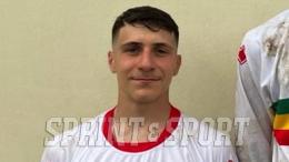 Faticano ad arrivare a 11 giocatori ogni sabato, vincono in 10 la prima gara nell'atteso scontro diretto