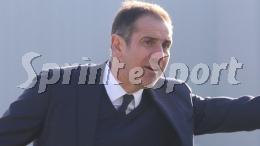 Avvio insufficiente e tifosi inferociti, il club cambia e si affida allo Zidane della Serie B