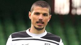 Segna due gol in 4 minuti e fa volare la squadra al primo posto, il bomber è tornato alla grande