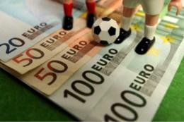 Da ottobre tutti senza stipendi, i giocatori alzano la voce contro la società ma continuano a scendere in campo