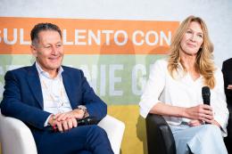 Andr&egrave; Agassi su Sinner: Lo adoro! Colpisce la palla&nbsp;in maniera perfetta. Steffi Graf: In Italia &egrave; cominciata la mia vera carriera 