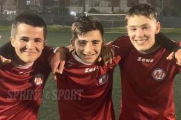 Primi 3 punti stagionali nello scontro diretto, doppietta fulminea in 2 minuti del bomber