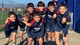 Tris di doppiette a siglare la doppia cifra rossoblù: Chiambretti, Costanzo e Savino a segno con due reti ciascuno