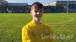 È una partita intensissima: gli attacchi non sfondano le difese, entrambi i portieri sono eccezionali