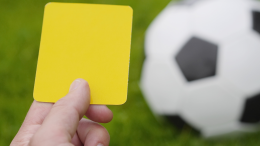 Uno «schiaffo» gli costa otto giornate: pioggia di squalifiche e maxi espulsione per un 16enne