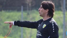 Era la favorita, ora è a 14 punti dal primo posto e annuncia il terzo allenatore della stagione