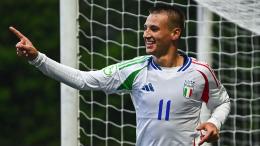 Camarda fa come Totti: rigore a cucchiaio e Grecia battuta nel finale, l'Italia vola agli Europei!