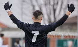 Il viaggio e la storia di un calciatore italiano, protagonista e campione, nella patria degli All Blacks