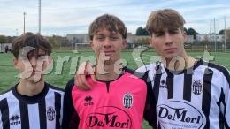 Ospiti corsari nell'ostica trasferta: tre gol nel primo tempo regalano loro la vetta