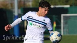 Il difensore da 7 gol in 10 partite: alla scoperta del nuovo talento della squadra dei record