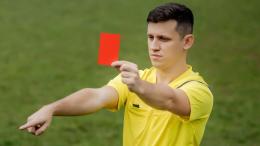 Troppa violenza, gli arbitri fermano il calcio: stop ai campionati dilettantistici e giovanili