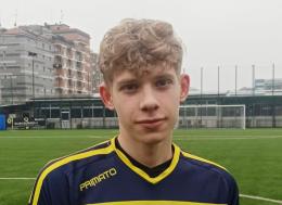 Segna più di un gol a partita e trascina la sua squadra: il classe 2008 è implacabile!