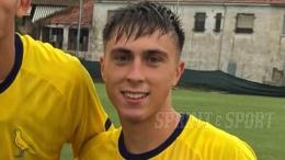 È un vero leader e trascina la neo promossa sempre più in alto, il nuovo asso del calcio italiano ha 18 anni