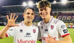 Hanno 20 anni di differenza e per entrambi è una partita storica, la favola del club di quartiere da anni tra i Prof