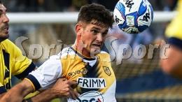 L'attaccante ex Inter segna a mitraglia e fa volare la città di 62mila abitanti, anche la Serie A ora lo vuole