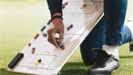 3 vittorie in 18 giornate, la società stravolge tutto: arriva un cambio in panchina 