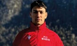 Lascia il calcio italiano e va all'estero, la nuova avventura del roccioso difensore