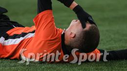 Arrivano i Carabinieri nel campo di provincia: calci e pugni, un tifoso entra in campo e spinge i calciatori